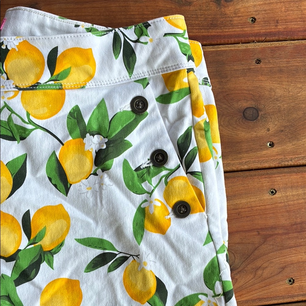 Isaac Mizrahi White, Yellow and Green Shorts Vibrant Summer Style
